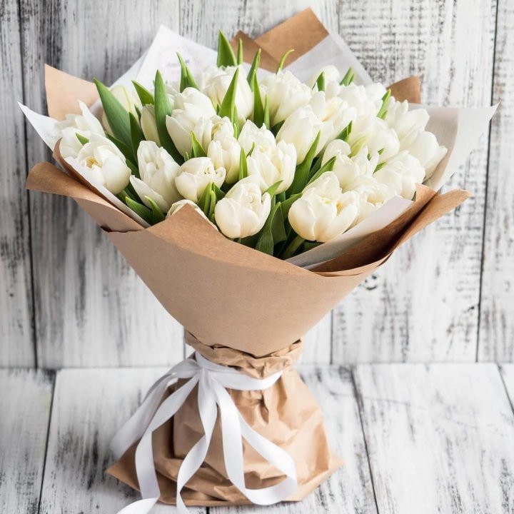 25 белых тюльпанов в Саратове