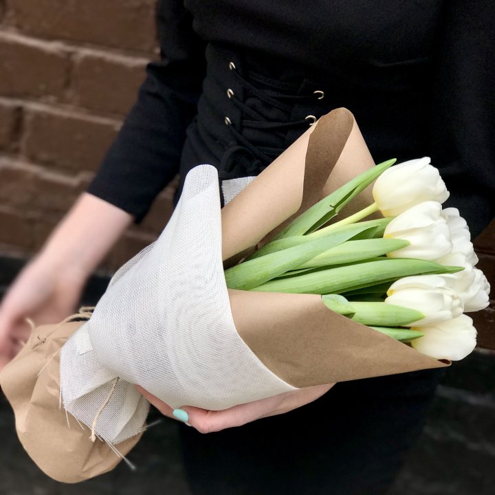 Букет белых тюльпанов в Саратове