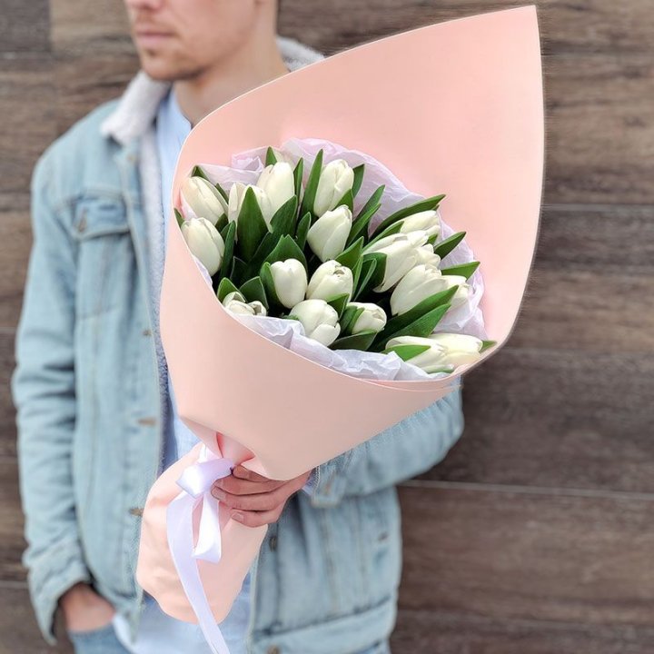 19 белых тюльпанов в Саратове