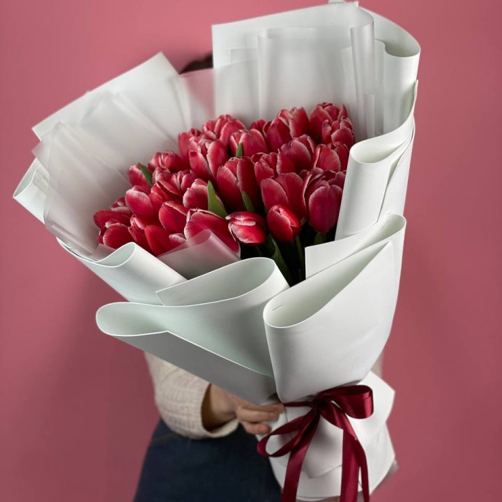 Букет красных тюльпанов в Саратове